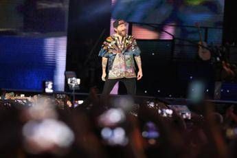 Proposta di nozze al concerto, Jova si commuove Proposta di nozze al concerto, Jova si commuove