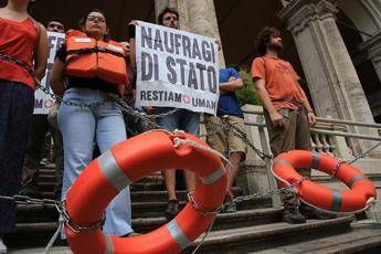 Aprite i porti, la protesta degli attivisti Aprite i porti, la protesta degli attivisti