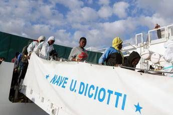 Di Maio si schiera con Mattarella Di Maio si schiera con Mattarella
