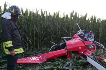 Cade ultraleggero, morto il pilota Cade ultraleggero, morto il pilota