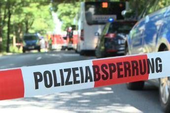 Germania, accoltella passeggeri su bus: 8 feriti Germania, accoltella passeggeri su bus: 8 feriti