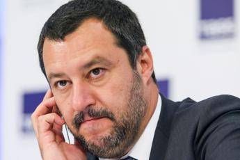 Salvini: aggredire è reato ma follia accusare italiani e governo Salvini: aggredire è reato ma follia accusare italiani e governo