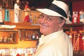 Renzo Arbore 'annuncia' la Luna rossa Renzo Arbore 'annuncia' la Luna rossa
