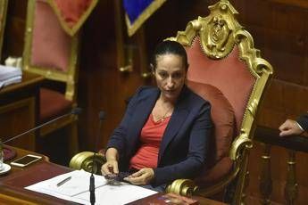Vaccini, il 'metodo Taverna' scatena i social Vaccini, il 'metodo Taverna' scatena i social