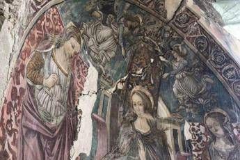 Tecnici Mibac recuperano affresco '500 ad Accumoli Tecnici Mibac recuperano affresco '500 ad Accumoli