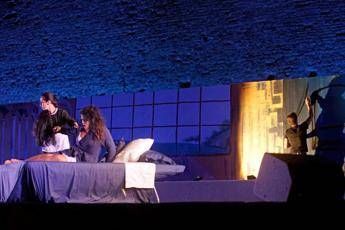 Chiara Giordano: Grande successo per 'Traviata' a Roccelletta Chiara Giordano: Grande successo per 'Traviata' a Roccelletta