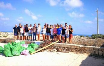 Sindaco Lampedusa: L'isola libera dalla plastica Sindaco Lampedusa: L'isola libera dalla plastica