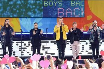 Cede tendone, paura a concerto Backstreet Boys Cede tendone, paura a concerto Backstreet Boys