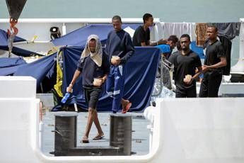 Diciotti, sbarco immediato per 17 migranti Diciotti, sbarco immediato per 17 migranti