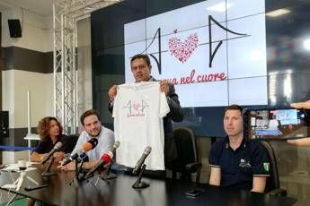 Serie A in campo con maglia 'Genova nel cuore' Serie A in campo con maglia 'Genova nel cuore'