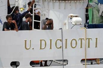Diciotti, indagati Salvini e un capo di gabinetto Il ministro:E' una vergogna Diciotti, indagati Salvini e un capo di gabinetto Il ministro:E' una vergogna