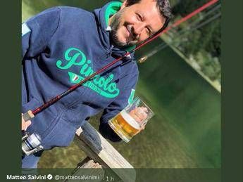 Il brindisi di Salvini Il brindisi di Salvini