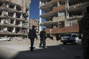 Iran, forte scossa di terremoto. Due vittime e almeno 100 feriti Iran, forte scossa di terremoto. Due vittime e almeno 100 feriti