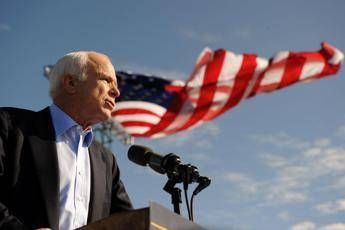 Morto John McCain, senatore ed eroe del Vietnam Morto John McCain, senatore ed eroe del Vietnam