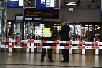Amsterdam, due accoltellati alla stazione Amsterdam, due accoltellati alla stazione