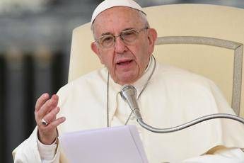 Papa: Tanti suicidi tra i giovani, manca passione Papa: Tanti suicidi tra i giovani, manca passione