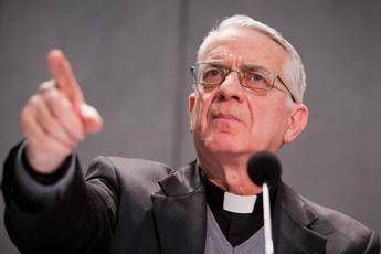 Lombardi: Falsità contro il Papa Lombardi: Falsità contro il Papa
