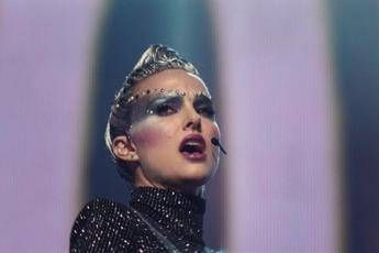 Al Lido arriva Natalie Portman, popstar per Corbet Al Lido arriva Natalie Portman, popstar per Corbet