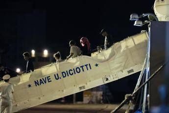 Diciotti, dileguati 40 immigrati. E il Papa gli manda i gelati Diciotti, dileguati 40 immigrati. E il Papa gli manda i gelati