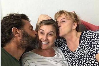 I capelli ricrescono: la gioia di Nadia Toffa I capelli ricrescono: la gioia di Nadia Toffa