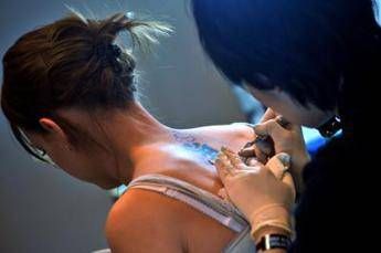 Più controlli su tattoo, l'appello dei dermatologi a Ue Più controlli su tattoo, l'appello dei dermatologi a Ue