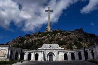 Spagna, sì a riesumazione resti Franco Spagna, sì a riesumazione resti Franco