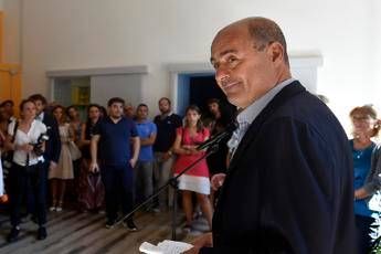 Zingaretti: Cena a 4 nel Pd? Io in trattoria con operaio... Zingaretti: Cena a 4 nel Pd? Io in trattoria con operaio...