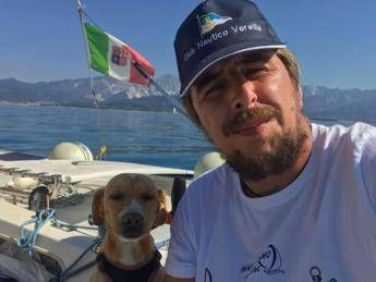 Genova, l’ultima tappa per Marco Rossato ed il suo fedele cagnolino Muttley Genova, l’ultima tappa per Marco Rossato ed il suo fedele cagnolino Muttley