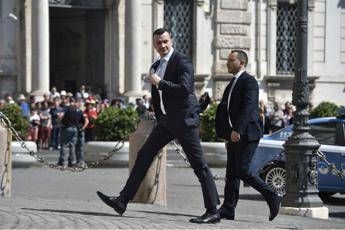 Rocco Casalino guadagna più di Conte Rocco Casalino guadagna più di Conte