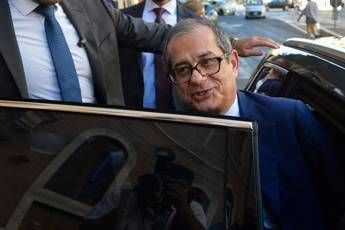 Lega avverte Tria: Se non ci sta, troveremo un altro Lega avverte Tria: Se non ci sta, troveremo un altro