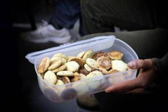 Mangia biscotto sbagliato, muore bimba di 9 anni Mangia biscotto sbagliato, muore bimba di 9 anni
