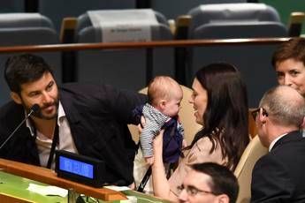 All'Onu con la figlia, Jacinda fa la storia All'Onu con la figlia, Jacinda fa la storia
