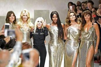 E' ufficiale: Versace è americana E' ufficiale: Versace è americana