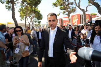 Di Maio: Deficit al 2,4% nel 2019, poi si vedrà Tria rassicura i mercati Di Maio: Deficit al 2,4% nel 2019, poi si vedrà Tria rassicura i mercati