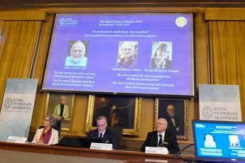 Nobel per la Fisica ai pionieri del laser Nobel per la Fisica ai pionieri del laser