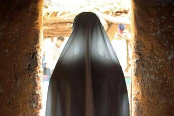 13 anni al padre che imprigionò sposa-bambina 13 anni al padre che imprigionò sposa-bambina
