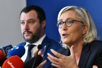 Salvini rafforza l'asse con Le Pen Salvini rafforza l'asse con Le Pen