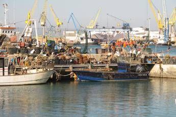 Libia, sequestrati due pescherecci italiani Libia, sequestrati due pescherecci italiani
