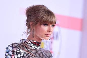Taylor Swift sbanca agli Ama Award Taylor Swift sbanca agli Ama Award