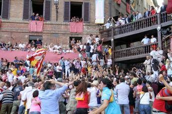 Palio, vince la Tartuca con colpo di scena Palio, vince la Tartuca con colpo di scena