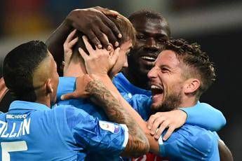 Il Napoli travolge l'Udinese Il Napoli travolge l'Udinese