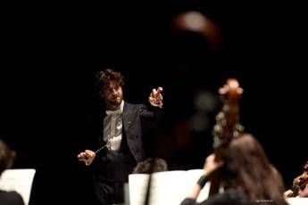 Lorenzo Viotti, un 28enne sul podio della Scala Lorenzo Viotti, un 28enne sul podio della Scala