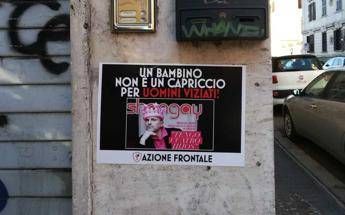 Un bambino non è un capriccio, manifesti anti-gay a Roma Un bambino non è un capriccio, manifesti anti-gay a Roma
