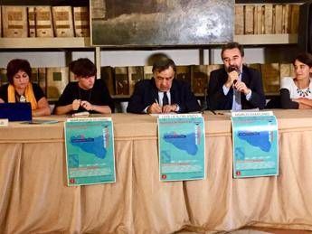 Scrittori e musicisti sul palco per 'Mediterranea' Scrittori e musicisti sul palco per 'Mediterranea'