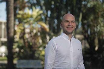 Ex sindaco anti-abusivi: Ora basta slogan Ex sindaco anti-abusivi: Ora basta slogan