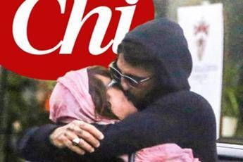 Asia Argento tra le braccia di Fabrizio Corona Asia Argento tra le braccia di Fabrizio Corona