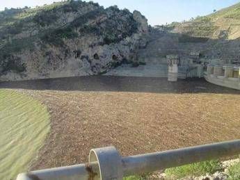 Leoluca Orlando: Chi getta la munnizza nei fiumi? Leoluca Orlando: Chi getta la munnizza nei fiumi?