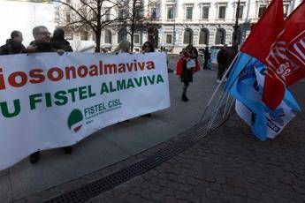 Almaviva, attesa per incontro al Mise: sul tavolo 2.500 licenziamenti Almaviva, attesa per incontro al Mise: sul tavolo 2.500 licenziamenti