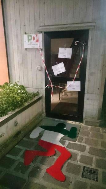 Reggio Emilia, in sedi Caritas e Pd blitz Skinheads contro ius soli Reggio Emilia, in sedi Caritas e Pd blitz Skinheads contro ius soli