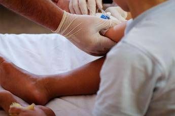 Catania, bimbo azzannato da un cane. E' in prognosi riservata Catania, bimbo azzannato da un cane. E' in prognosi riservata
